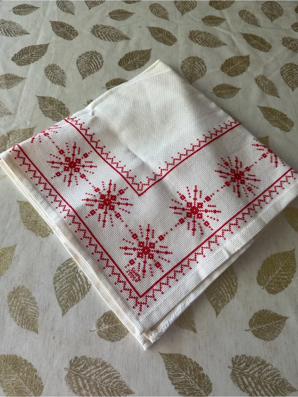 Embroidered Red Snowflake Table Topper - White Scandinavian pattern 23x23 in
